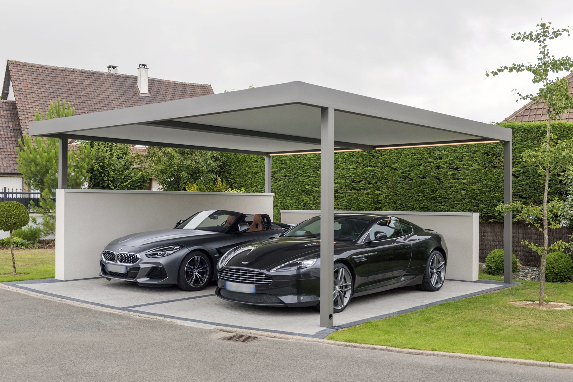 Renson aluminium carport protecting vehicles in a modern driveway